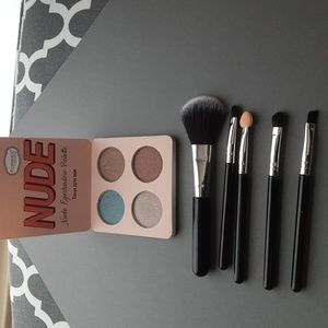 Eyeshadow Palette & Brushes